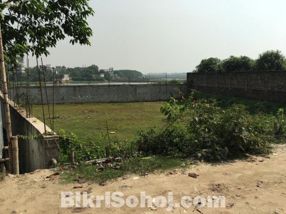 ৪০ ফিট রোডের সাথে এখনই বাড়ী ও কারখানা করার উপযোগী